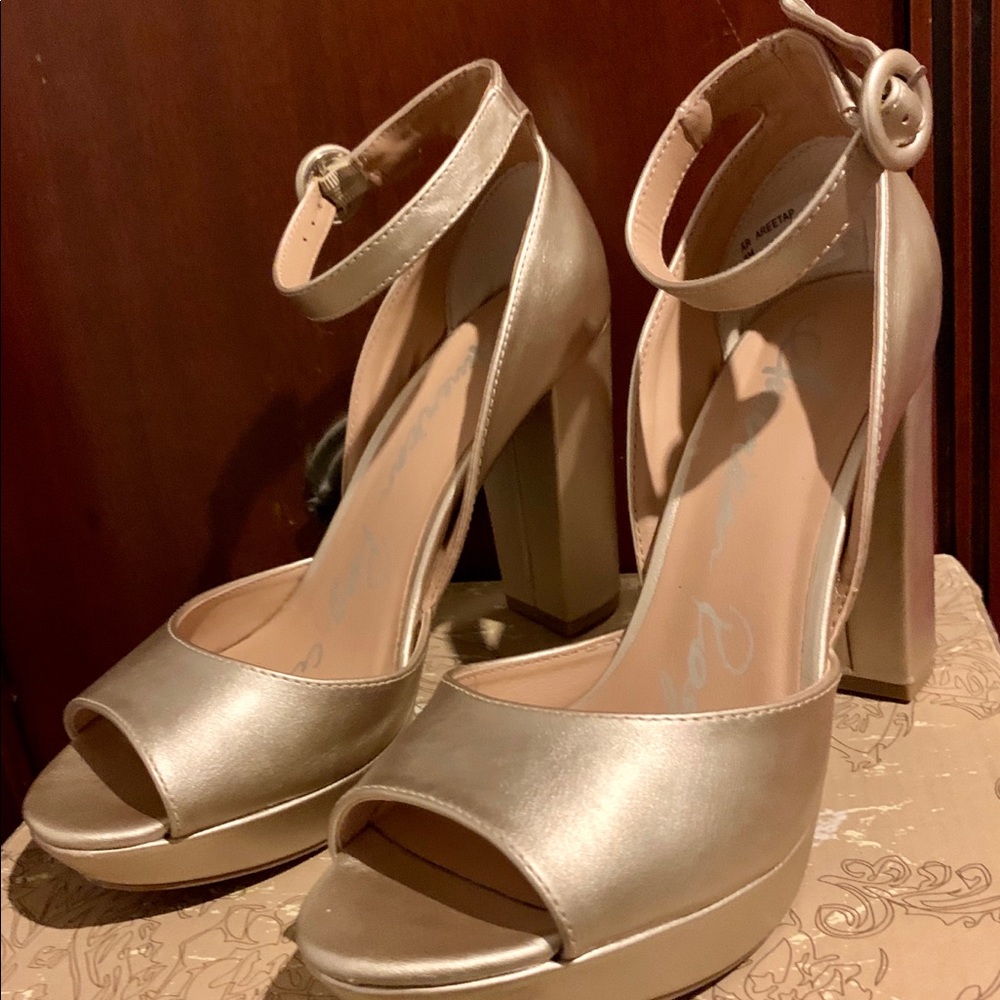 Women’s size 8 shoes